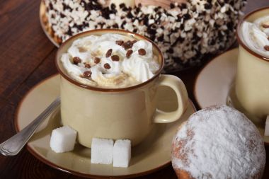 Kahve krema ve çikolata ve kahve kek ve don