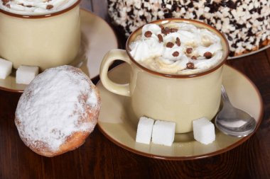 Kahve krema ve çikolata ve kahve kek ve don