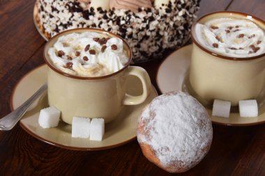 Kahve krema ve çikolata ve kahve kek ve don