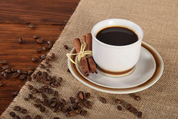 Eine Tasse schwarzen Kaffee mit Vanille — Stockfoto