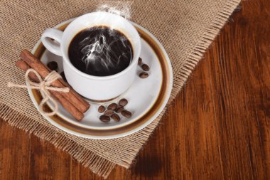 sıcak siyah kahve vanilya ile seramik Kupası