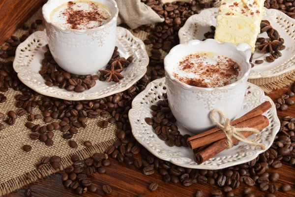 Kahve Çikolata ve kakao çikolata pasta ve kahve bir torba ile