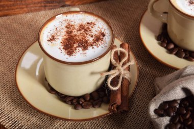 kahve süt ve çikolata köpük v ile kahverengi seramik bardak