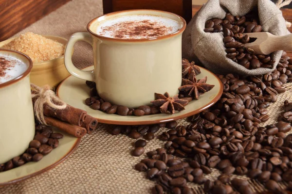 kahve süt ve çikolata köpük v ile kahverengi seramik bardak