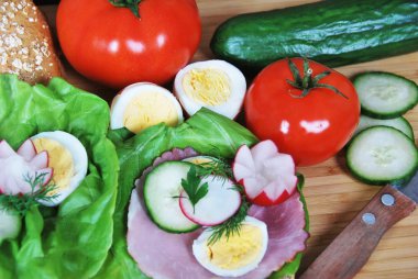 turp jambon ve yumurta salatası diyet kahvaltı ile sandviç