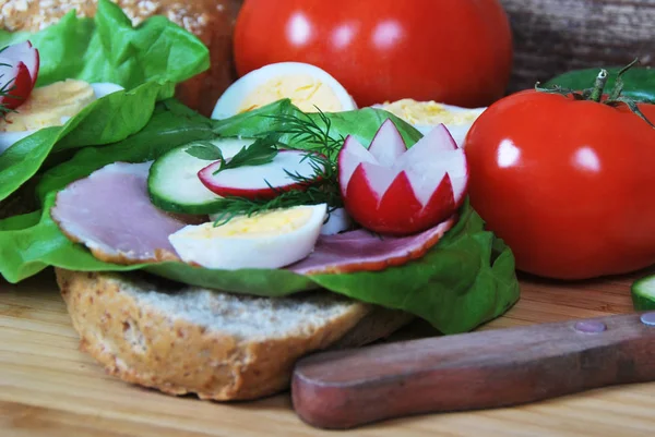 turp jambon ve yumurta salatası diyet kahvaltı ile sandviç