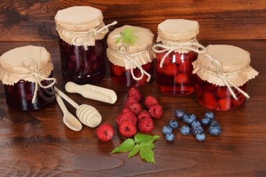 yaban mersini ve ahududu kavanoz kış çayı için