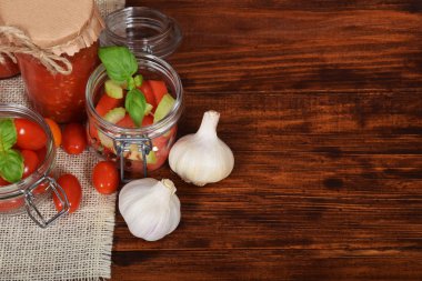 tatlı taze domates suyu ile sarımsak ile metin için boş yer