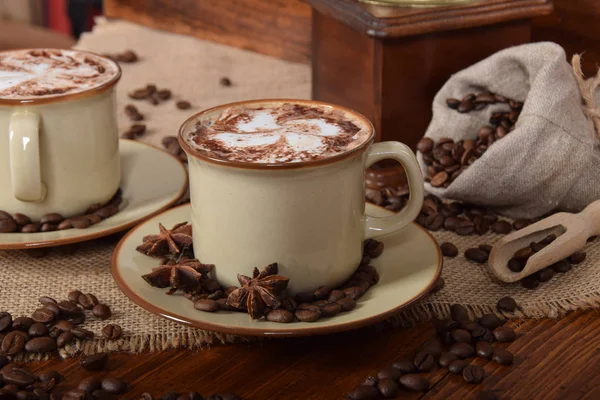 Café con espuma de leche y chocolate —  Fotos de Stock