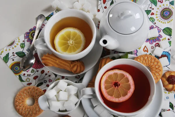 Fruit tea with a cookie in white porcelain — Stock Photo, Image