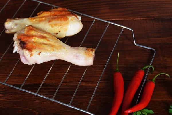Roston, csípős piros paprika, fűszeres csirke alsócomb — Stock Fotó