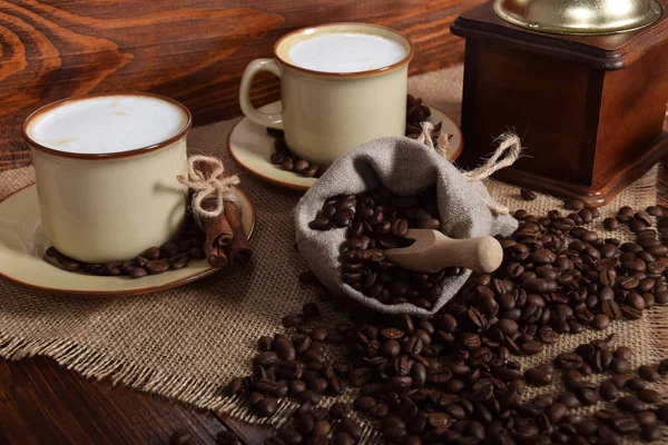 Capuchino dulce elaborado con café recién molido con azúcar de caña — Foto de Stock