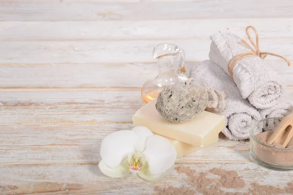 Abu-abu sabun alami dengan madu dan minyak tubuh dan wajah kosmetik ma — Stok Foto