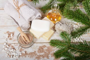 Bal ve vücut yağı ve bir kozmetik yüz ma ile gri doğal sabun