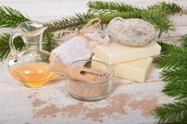 Bal ve vücut yağı ve bir kozmetik yüz ma ile gri doğal sabun