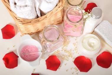 Gül banyo tuzu dinlenmek için ve yüz kremi ve r ile ayaklar için