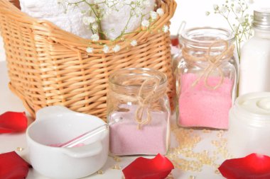 Gül banyo tuzu dinlenmek için ve yüz kremi ve r ile ayaklar için