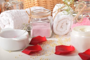 Gül banyo tuzu dinlenmek için ve yüz kremi ve r ile ayaklar için