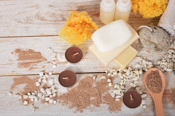 temiz havlu gri sabun ve kakao maske yüz için ve bir 