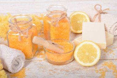 Zeytinyağı ile limon tuz ayak ve banyo yenileme