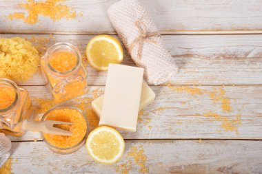 Ayak ve banyo yağı ve bal mois için ferahlatıcı limon tuz