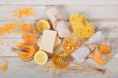 Zeytinyağı ile limon tuz ayak ve banyo yenileme