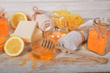 Zeytinyağı ile limon tuz ayak ve banyo yenileme