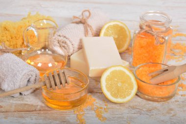 Zeytinyağı ile limon tuz ayak ve banyo yenileme