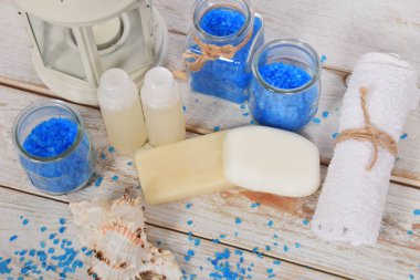 Tuz banyo tuzu gri sabun ve şampuan mini mini h ile yenileme