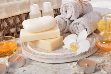 Mini şampuan ve mini banyo jel beyaz orkide ve doğal vücut soa