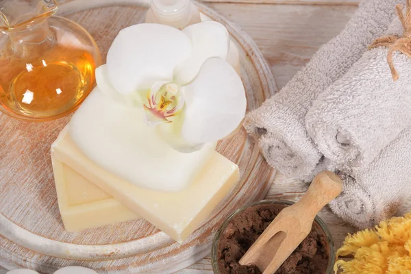 Натуральное растительное мыло с подсолнечным маслом — стоковое фото