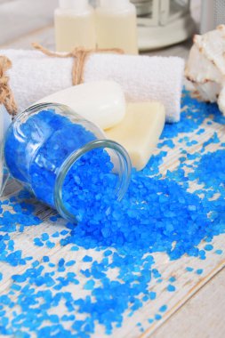 Tuz banyo tuzu gri sabun ve şampuan mini mini h ile yenileme