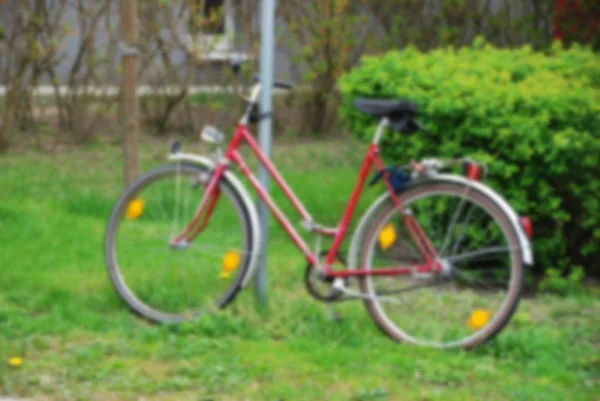 Ποδήλατο φόντο κλειδωμένο στο μέτωπο του καταστήματος — Φωτογραφία Αρχείου