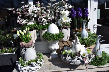 bej horoz ördek çiçeklerle sanatsal seramik, Paskalya decora