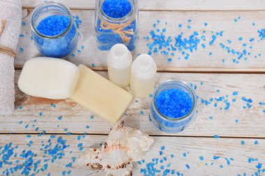 Tuz banyo tuzu gri sabun ve şampuan mini mini h ile yenileme