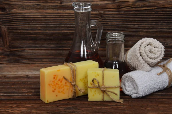 Musky aroma soap, argan oil for the body and clean towels — Stock Photo, Image