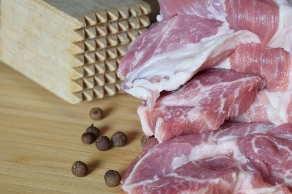 Syrové maso, vepřové krk s kořením — Stock fotografie