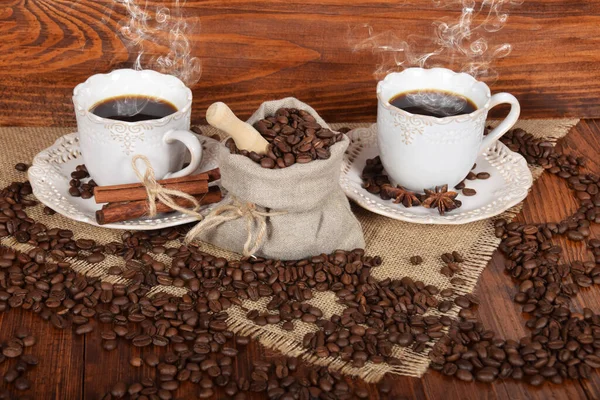 Retro Kubki Gorącą Kawą Ciasteczko Waniliowym Kremem Czekoladowym — Zdjęcie stockowe