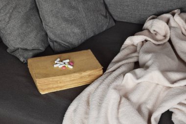 Eski kitaplarla evde karantina