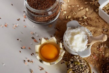 Ev yapımı hamur pişirmek için malzemeler