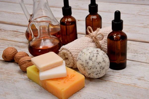 Yağlı spa, banyo topları ve el yapımı sabunlar.
