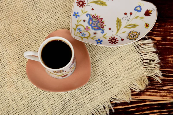 Украшенная Маленькая Чашка Черного Кофе Пустым Местом Текста — стоковое фото