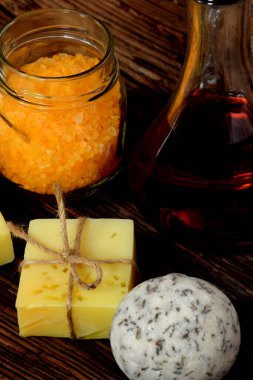 Misk kokusu sabun, argan yağı vücut ve temiz havlu