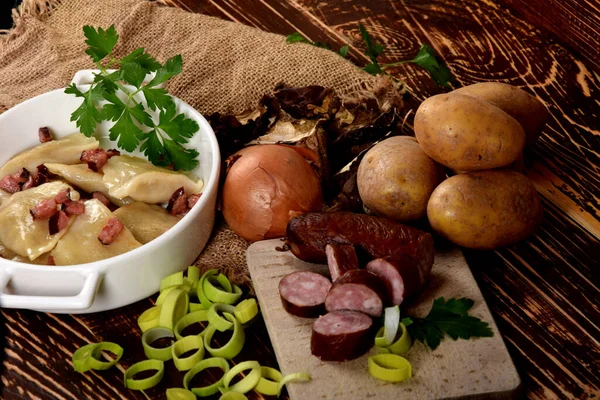 Salsicha Defumada Cogumelos Secos Batatas Cebolas Ingredientes Recheio Bolinhos — Fotografia de Stock