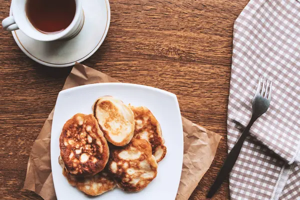 Tatlı Yapımı Krepler Çay Fincanı Düz Uzanma Üst Manzara — Stok fotoğraf