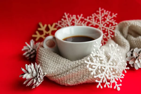 White Coffee Cup Christmas Decorations Red Background Beautiful Xmas Greeting — Stock Photo, Image