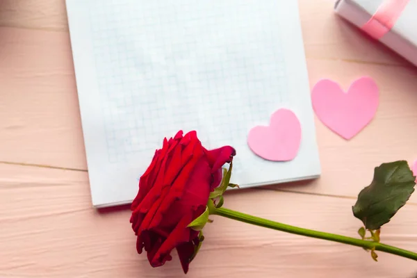 Red Rose White Mockup Blank Wooden Background Flat Lay Top — Stock Photo, Image