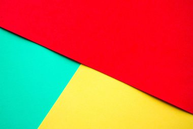 Yeşil, kırmızı ve sarı geometrik kağıt arkaplan, minimal konsept