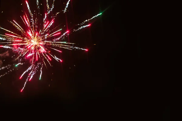 Fogos Artifício Brilhantes Sobre Céu Noturno — Fotografia de Stock