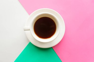 Arka planda kahve fincanı, üst manzara. Asgari konsept. 